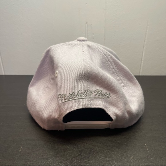 Mitchell & Ness NBA We The North, Toronto Raptors White Snapback Hat. - Picture 4 of 7